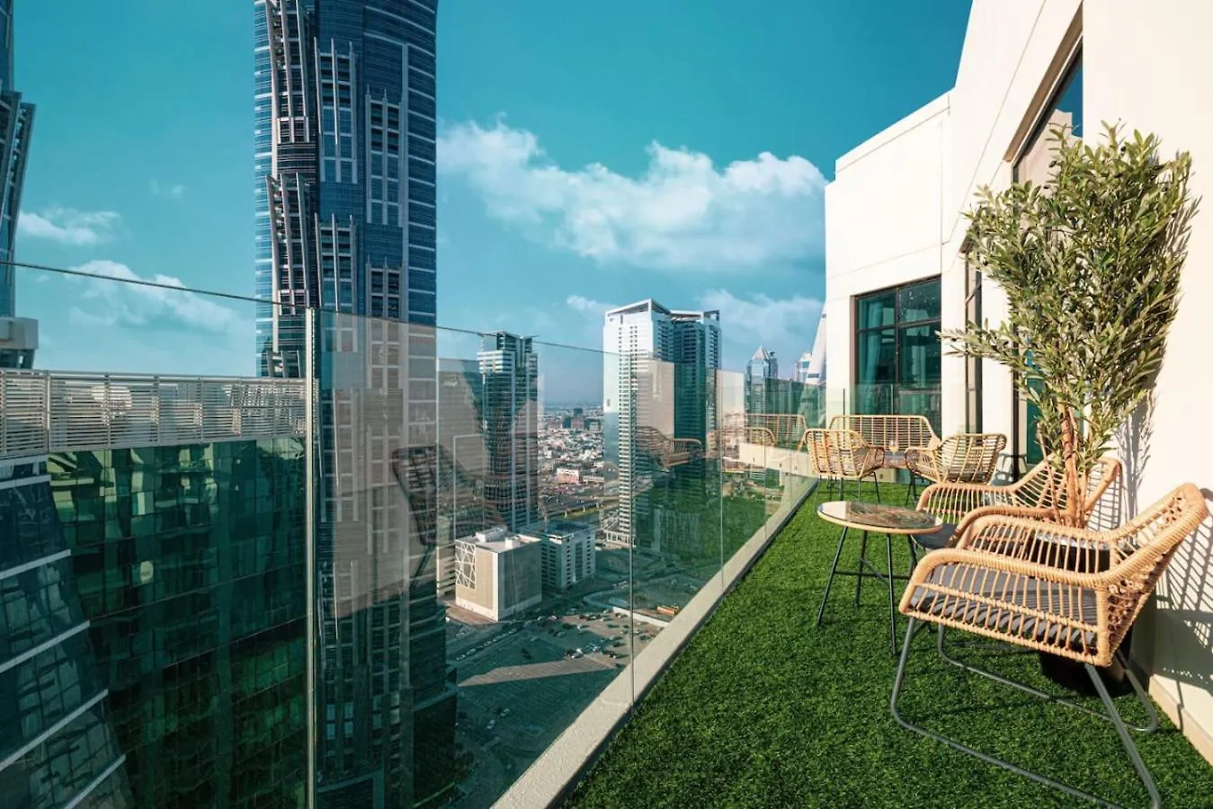 アパート Infinity Pool - High-Floor Modern Comfort - Incredible Views - 2Br 8 Pax ドバイ アラブ首長国連邦