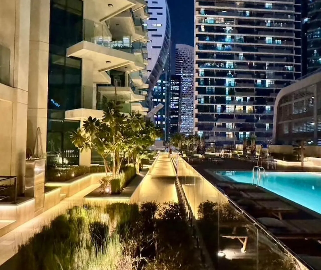 アパート Infinity Pool - High-Floor Modern Comfort - Incredible Views - 2Br 8 Pax ドバイ アラブ首長国連邦
